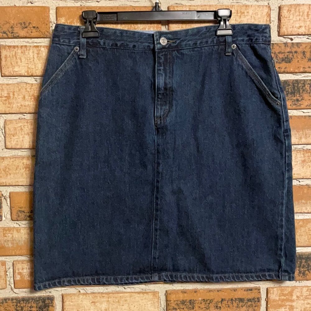 Levi’s Denim Dark-Wash 100% Cotton Jean Skirt Women’s 14